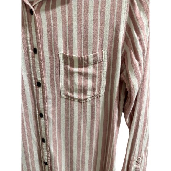 ๐ 2/$20 ๐ Pink and White Striped Long Sleeve Button Down Blouse sz S - Picture 2 of 6